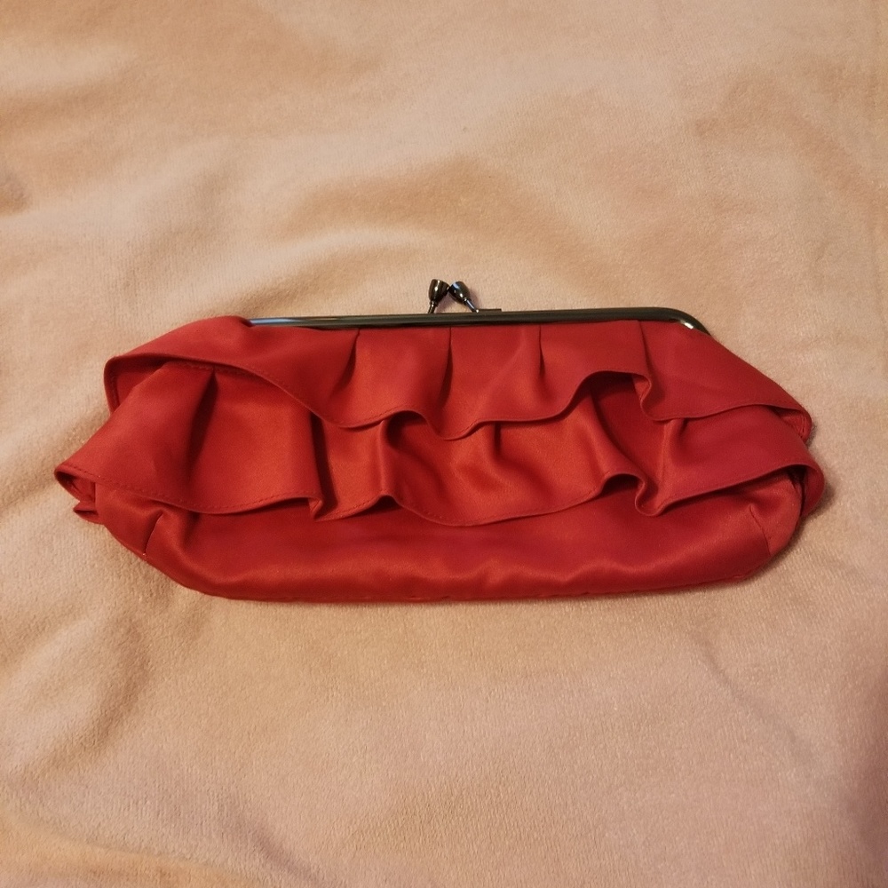 🌞 Red satin clutch with optional strap 🌞